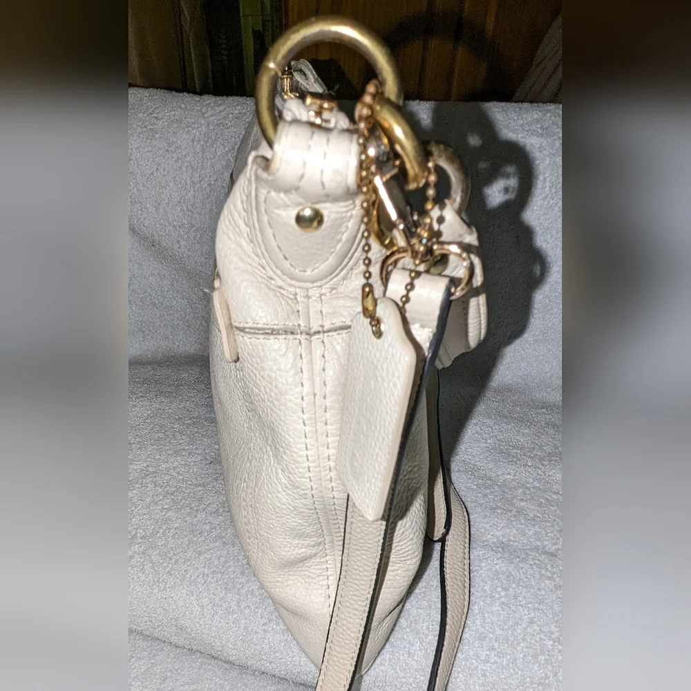 Coach Poppy Perri Hippie off white leather bag. 22421M